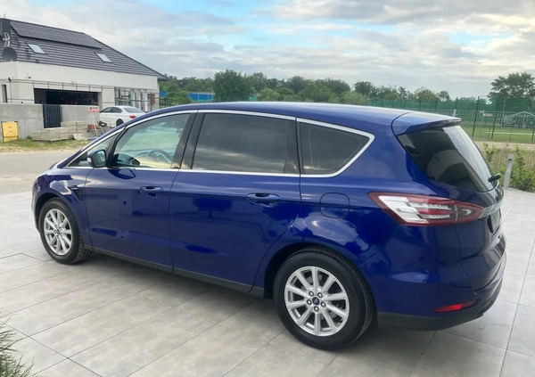 Ford S-Max cena 59500 przebieg: 196000, rok produkcji 2017 z Września małe 466
